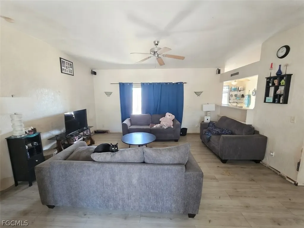 518 Jacaranda Parkway E Cape Coral FL 33909