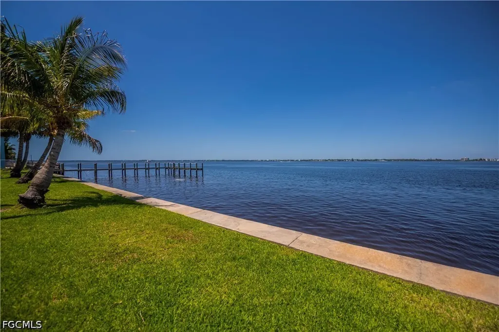 1900 Clifford Street Fort Myers FL 33901