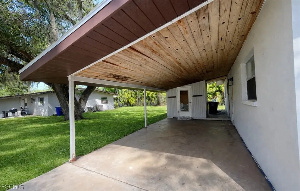 917 Freemont Street Fort Myers FL 33916