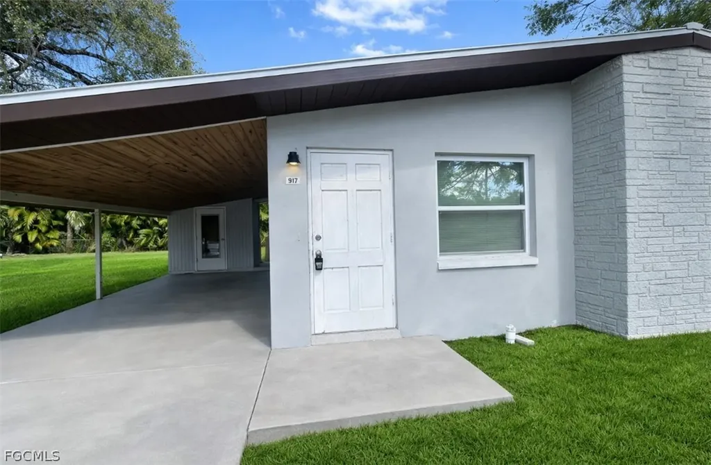 917 Freemont Street Fort Myers FL 33916