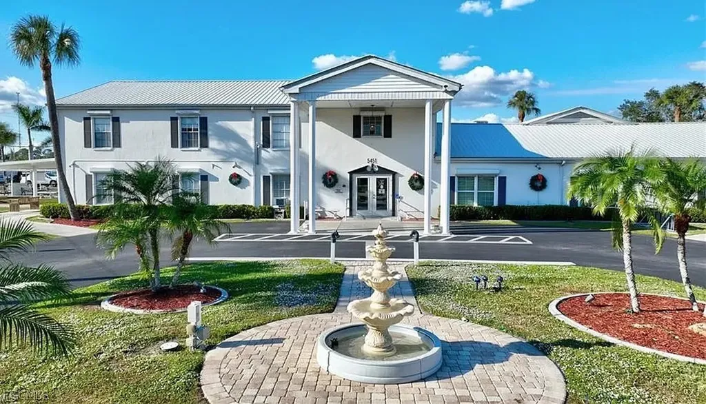 216 Captains Walk North Fort Myers FL 33917