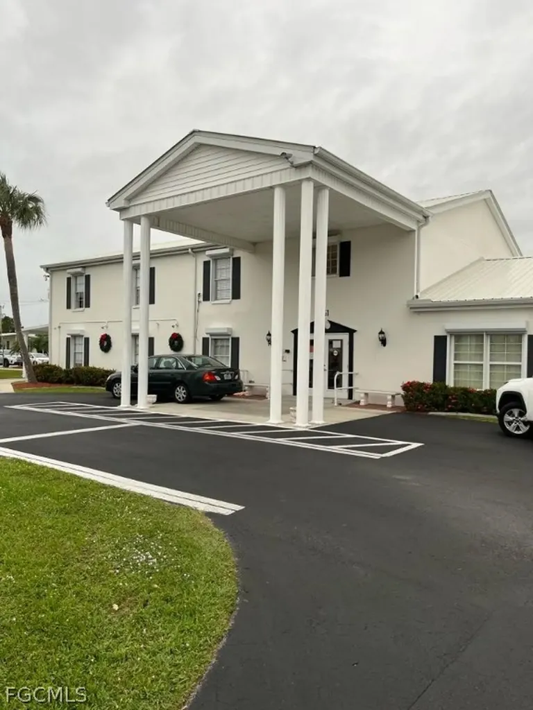 216 Captains Walk North Fort Myers FL 33917