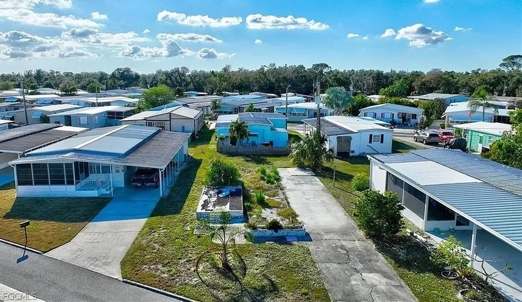 216 Captains Walk North Fort Myers FL 33917