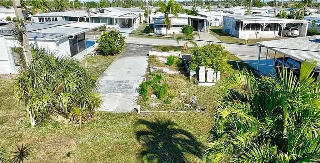 216 Captains Walk North Fort Myers FL 33917