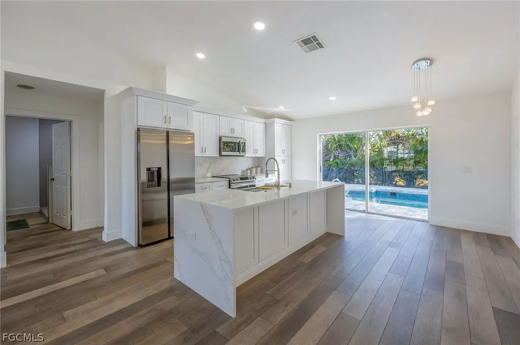 2718 NW 5th Street Cape Coral FL 33993