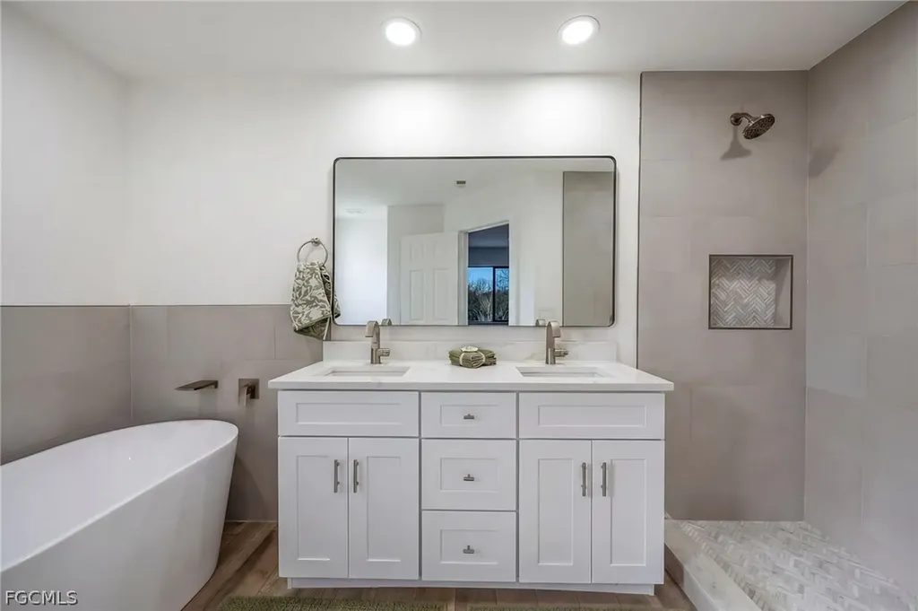 2718 NW 5th Street Cape Coral FL 33993