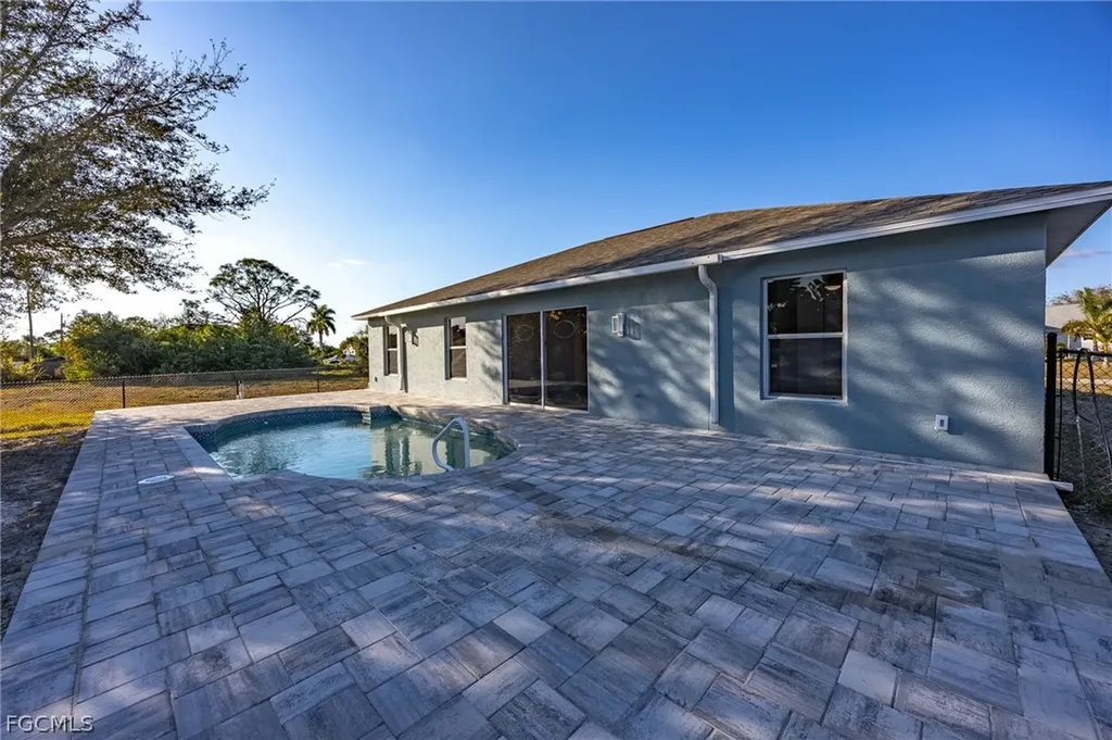 2718 NW 5th Street Cape Coral FL 33993