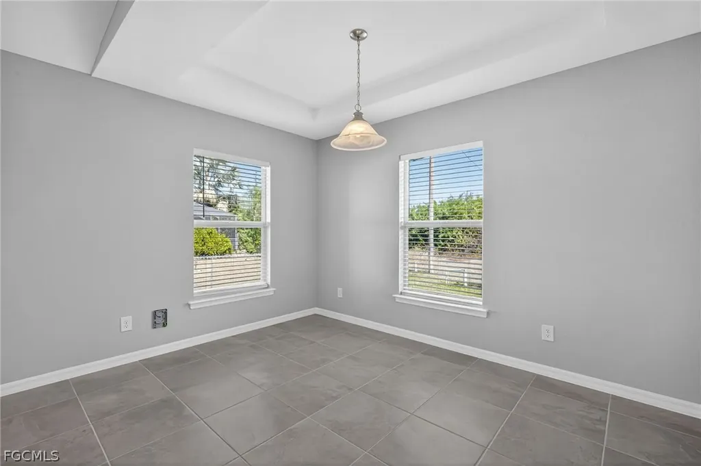 2925 NE 4th Place Cape Coral FL 33909