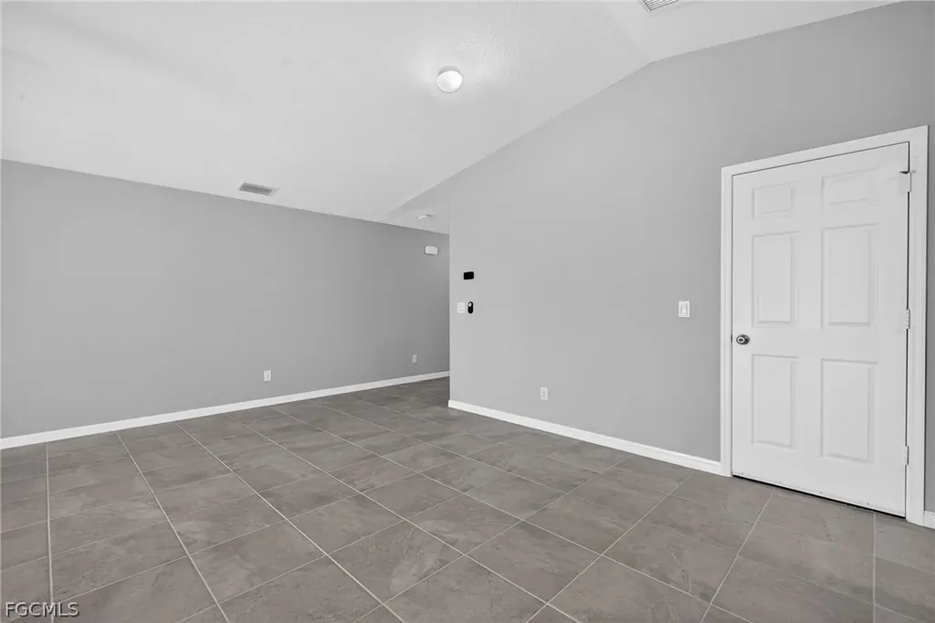 2925 NE 4th Place Cape Coral FL 33909