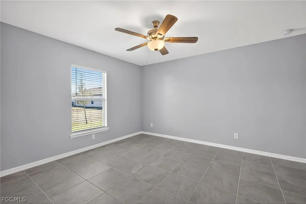 2925 NE 4th Place Cape Coral FL 33909