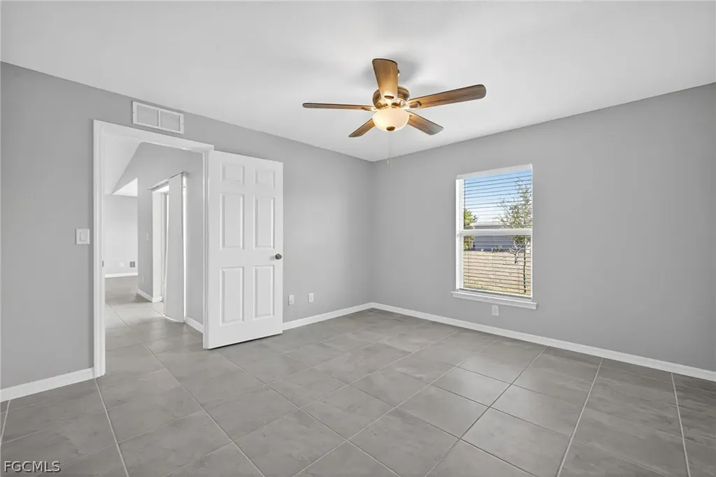 2925 NE 4th Place Cape Coral FL 33909