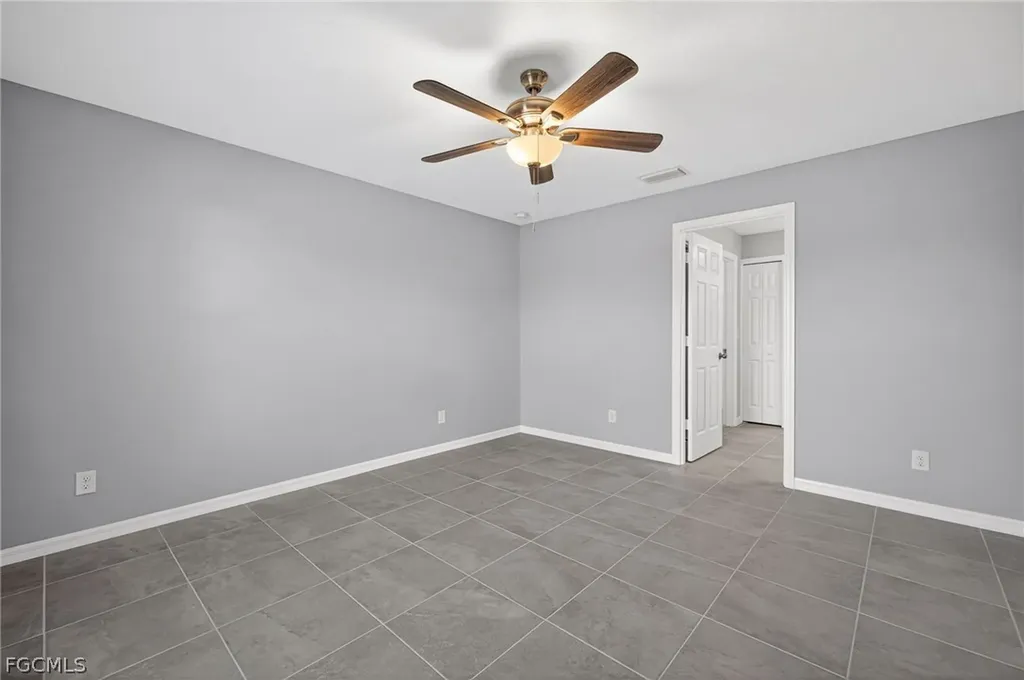 2925 NE 4th Place Cape Coral FL 33909