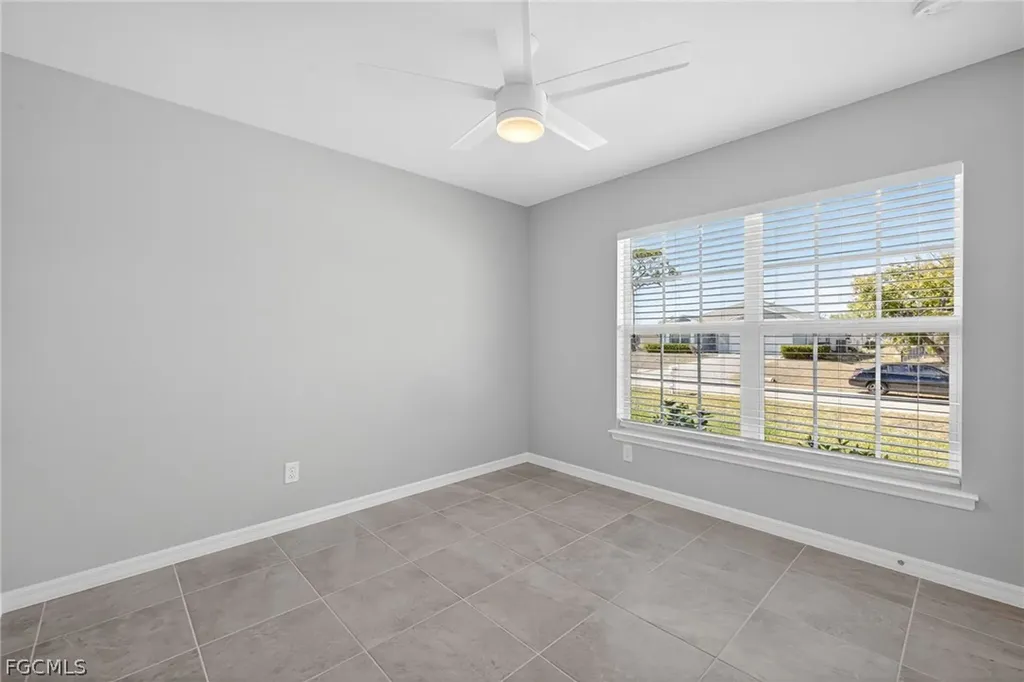 2925 NE 4th Place Cape Coral FL 33909