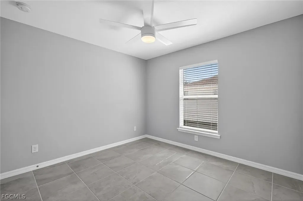 2925 NE 4th Place Cape Coral FL 33909