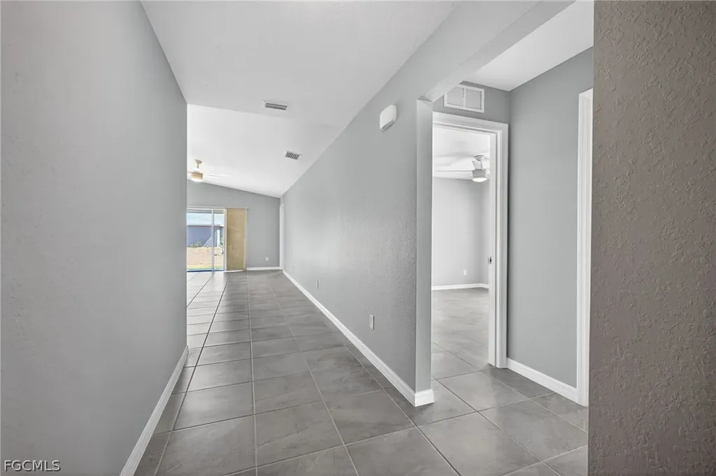 2925 NE 4th Place Cape Coral FL 33909