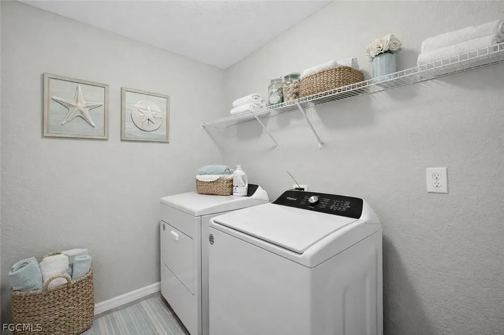 2925 NE 4th Place Cape Coral FL 33909