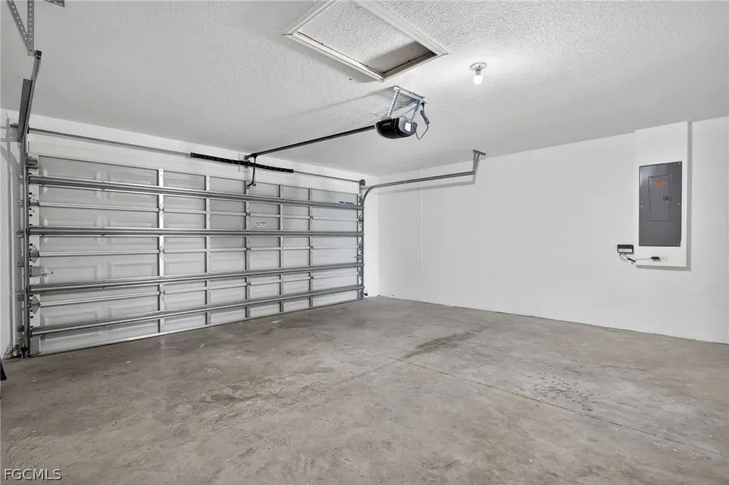 2925 NE 4th Place Cape Coral FL 33909