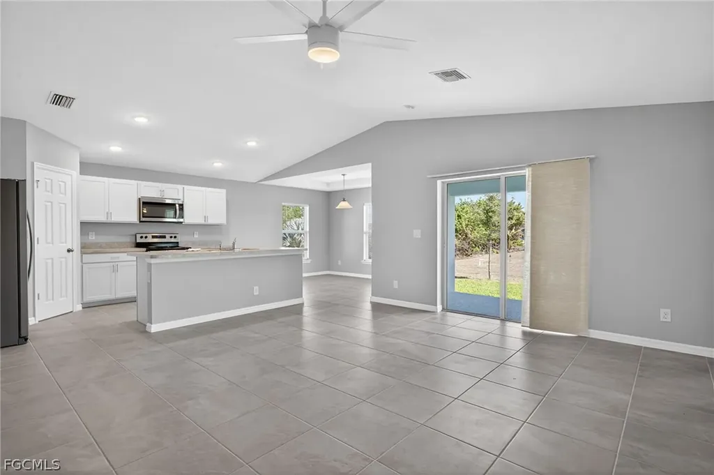 2925 NE 4th Place Cape Coral FL 33909