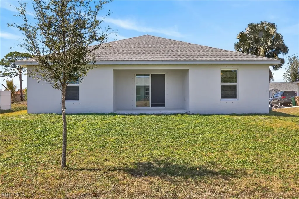 2925 NE 4th Place Cape Coral FL 33909