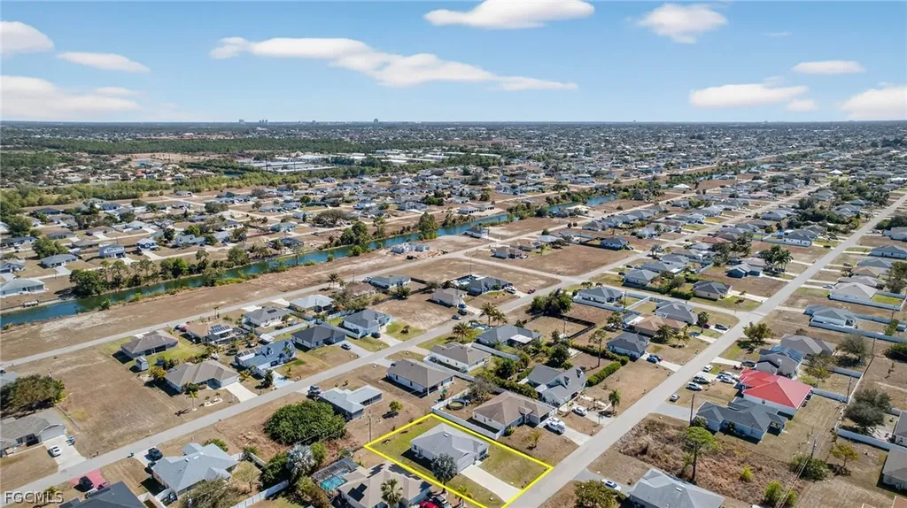 2925 NE 4th Place Cape Coral FL 33909