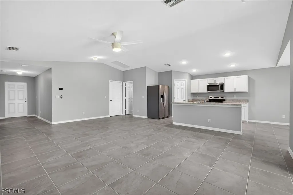 2925 NE 4th Place Cape Coral FL 33909