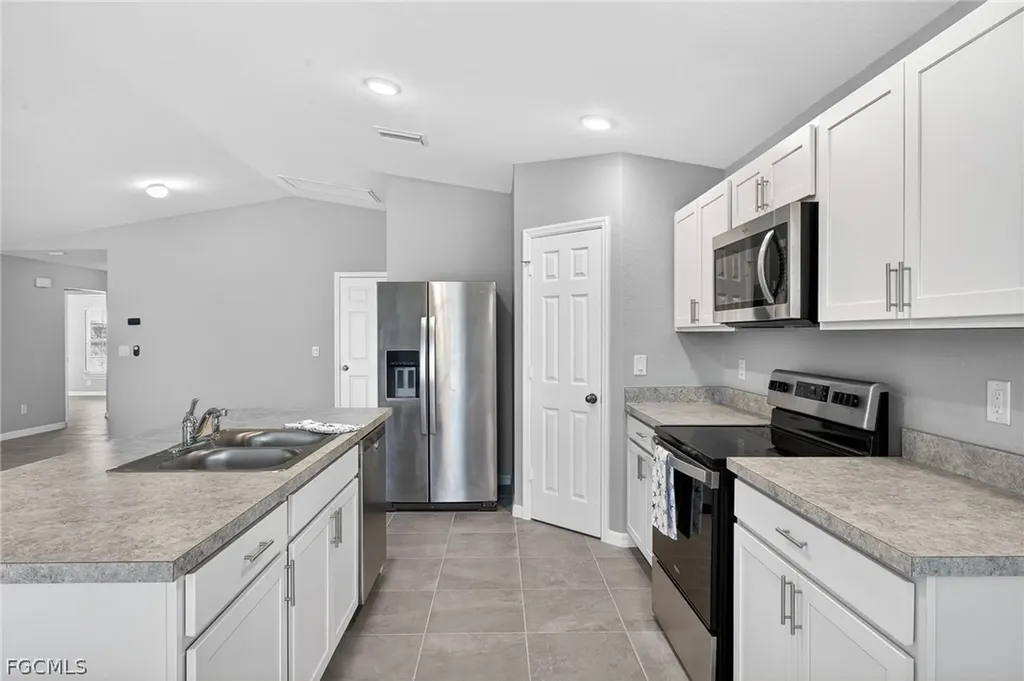 2925 NE 4th Place Cape Coral FL 33909