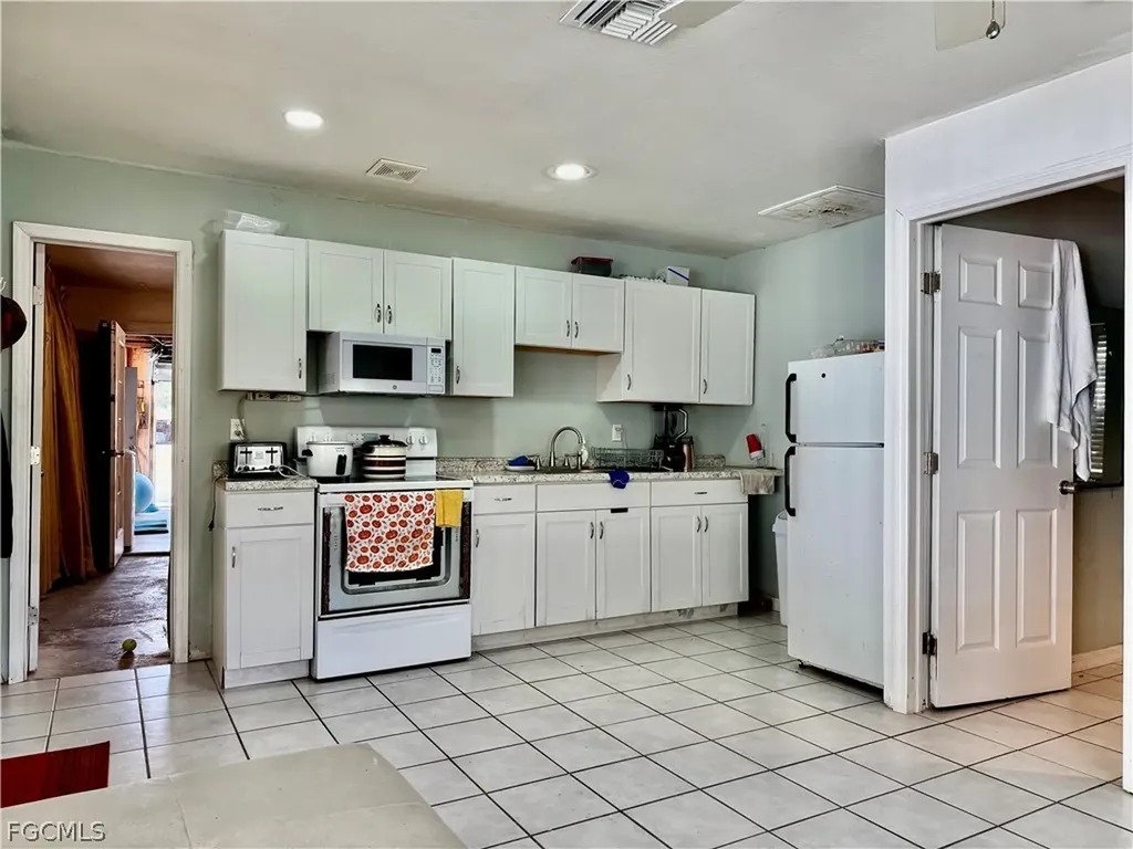 7123 Shannon Boulevard Fort Myers FL 33908