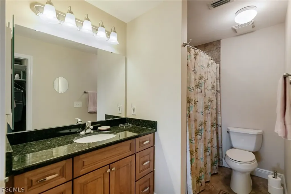 208 Cape Coral Parkway E Cape Coral FL 33904