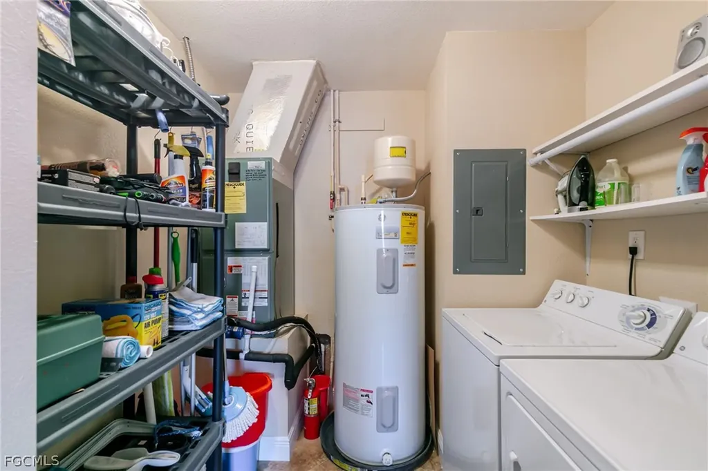 208 Cape Coral Parkway E Cape Coral FL 33904