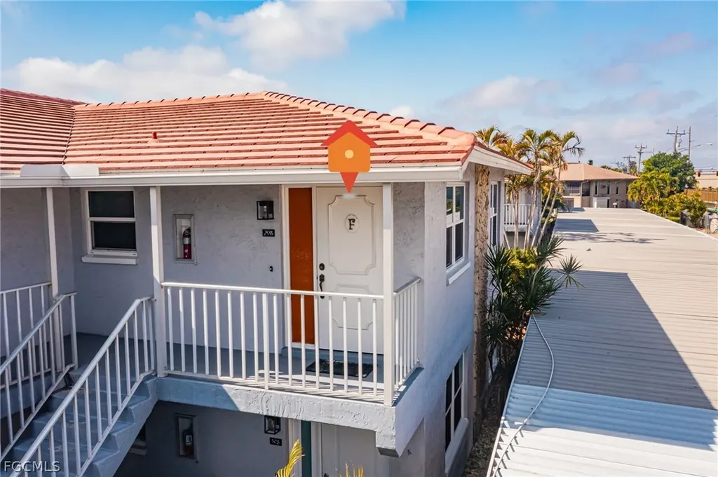 208 Cape Coral Parkway E Cape Coral FL 33904
