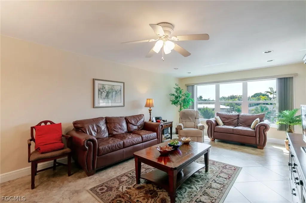 208 Cape Coral Parkway E Cape Coral FL 33904