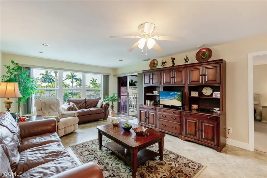 208 Cape Coral Parkway E Cape Coral FL 33904