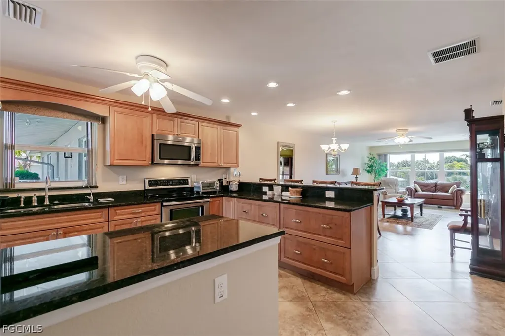 208 Cape Coral Parkway E Cape Coral FL 33904
