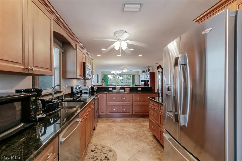 208 Cape Coral Parkway E Cape Coral FL 33904