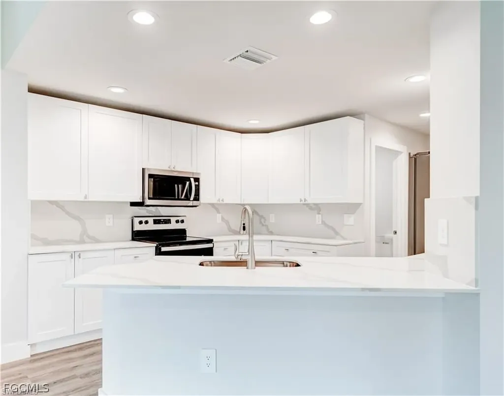 4610 SW 9th Place Cape Coral FL 33914