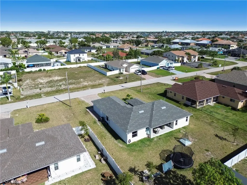 4610 SW 9th Place Cape Coral FL 33914