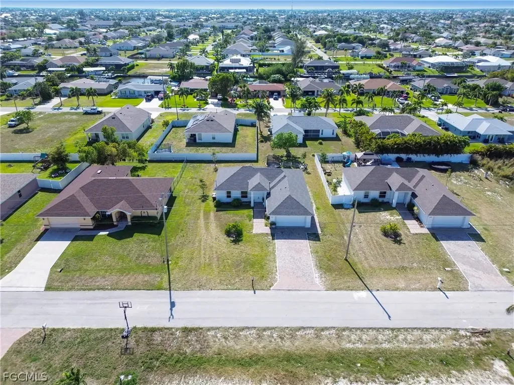 4610 SW 9th Place Cape Coral FL 33914