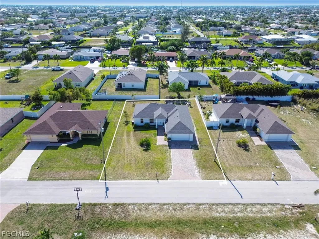 4610 SW 9th Place Cape Coral FL 33914
