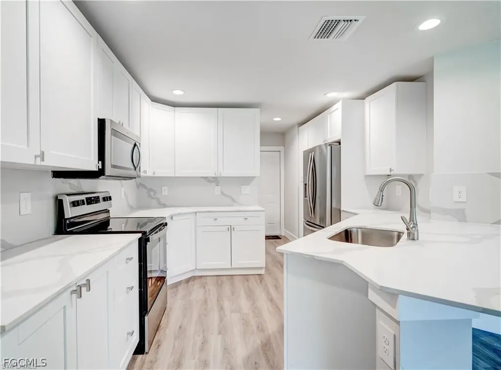4610 SW 9th Place Cape Coral FL 33914