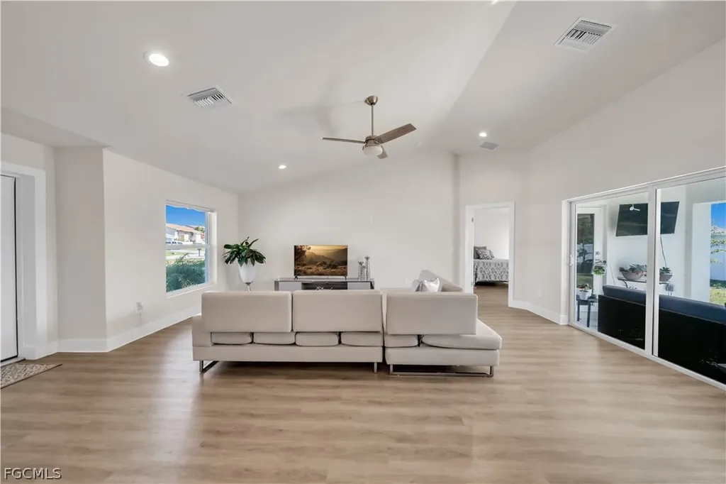 4610 SW 9th Place Cape Coral FL 33914
