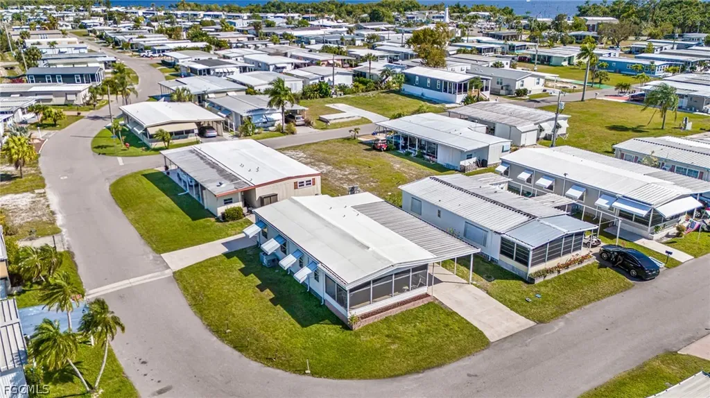 5634 Captain John Smith Loop North Fort Myers FL 33917