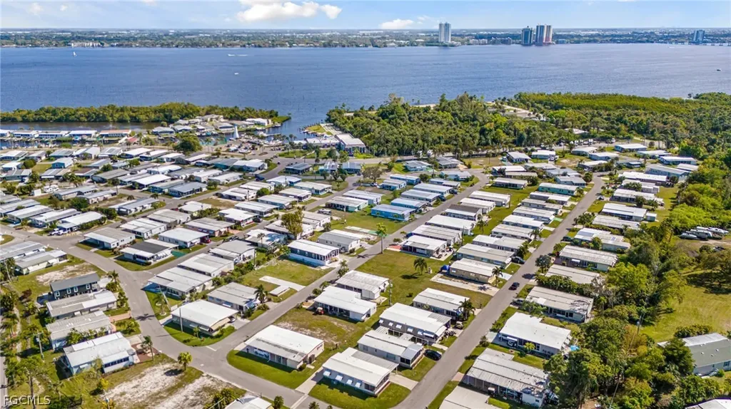 5634 Captain John Smith Loop North Fort Myers FL 33917