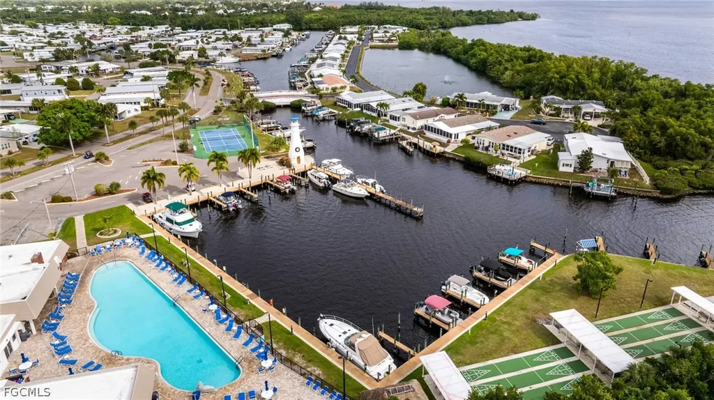 5634 Captain John Smith Loop North Fort Myers FL 33917