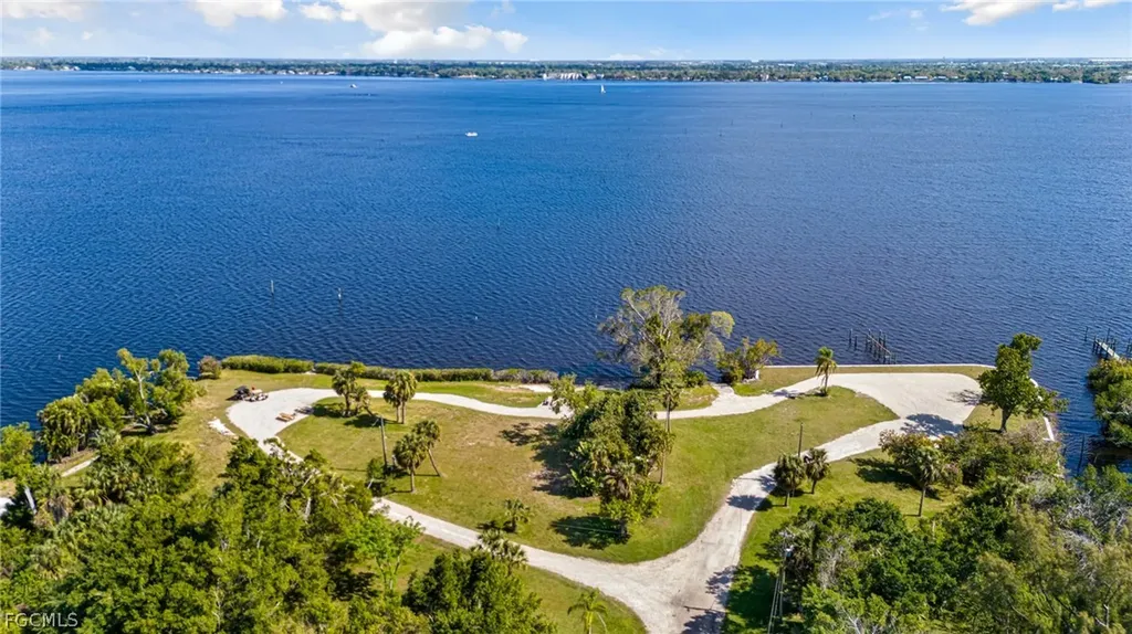 5634 Captain John Smith Loop North Fort Myers FL 33917