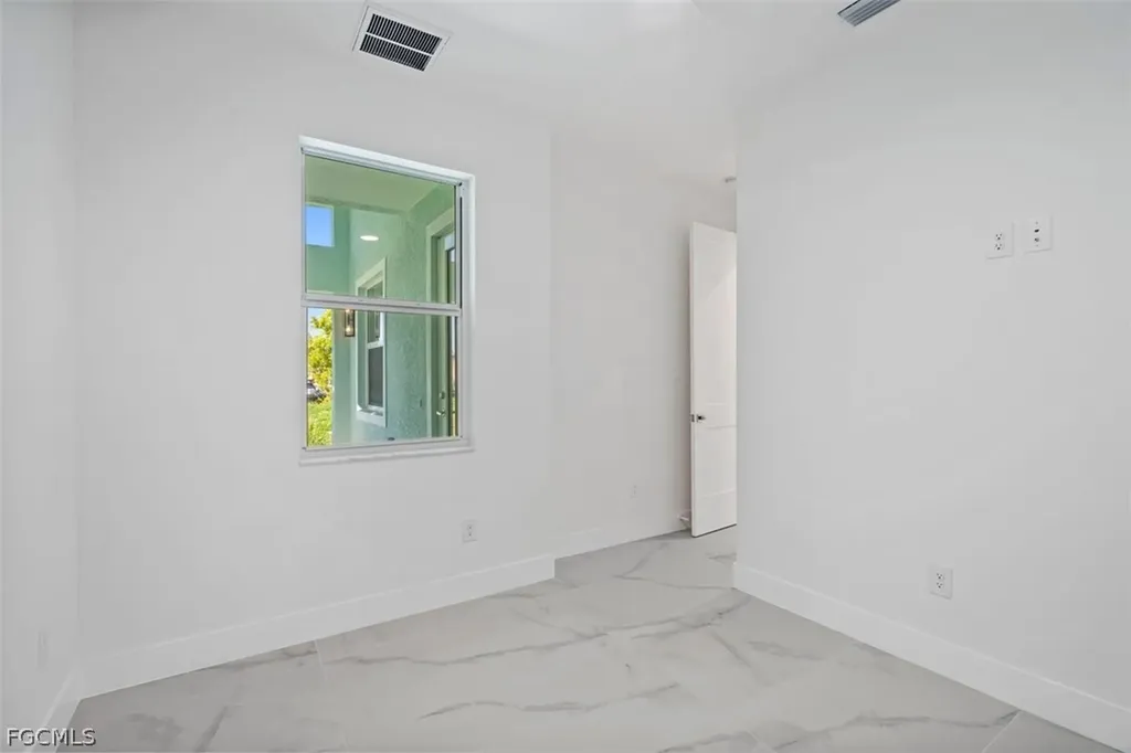 1107 SE 38th Street Cape Coral FL 33904