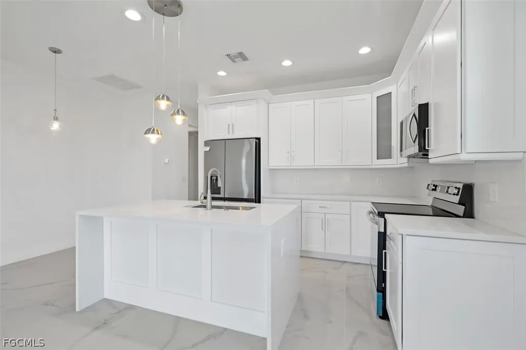 1107 SE 38th Street Cape Coral FL 33904