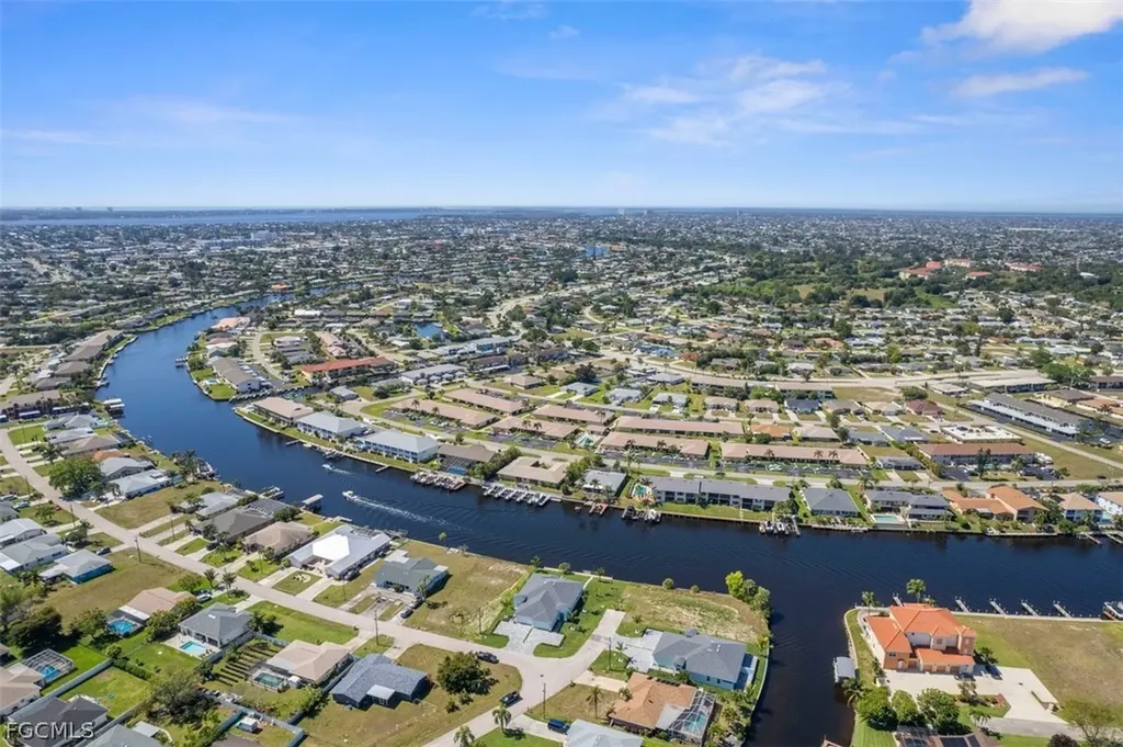 1105 SE 38th Street Cape Coral FL 33904