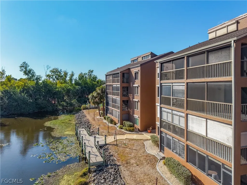 2067 W Lakeview Boulevard North Fort Myers FL 33903