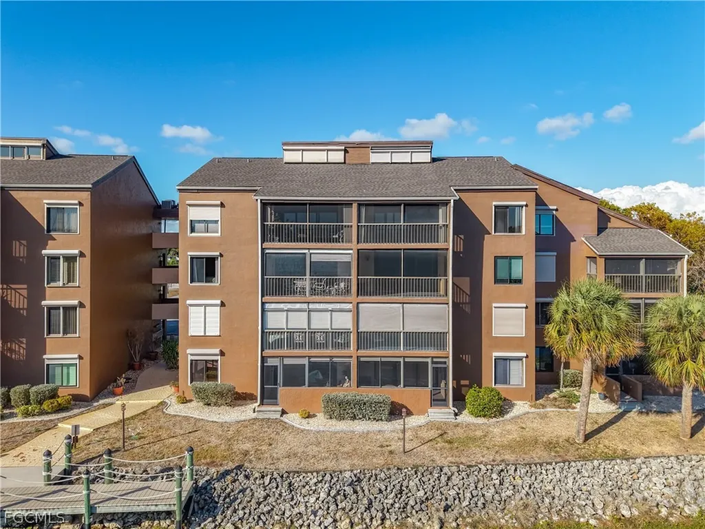 2067 W Lakeview Boulevard North Fort Myers FL 33903