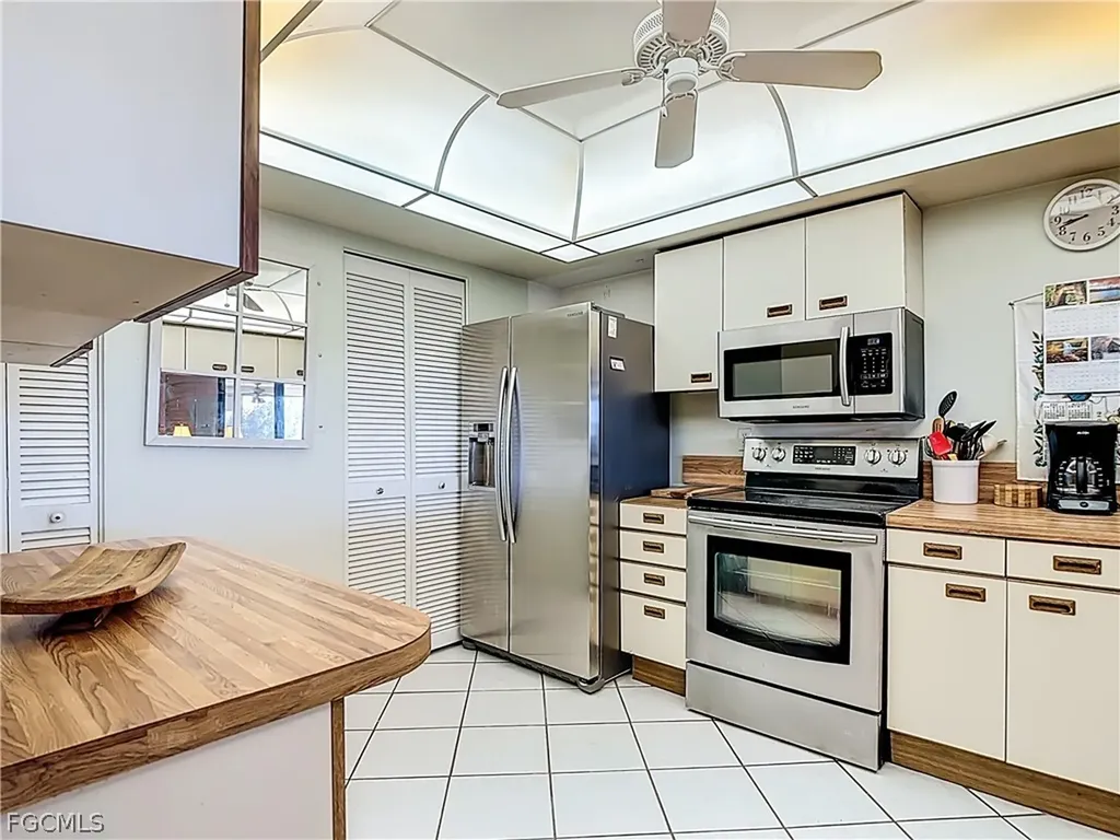 2067 W Lakeview Boulevard North Fort Myers FL 33903